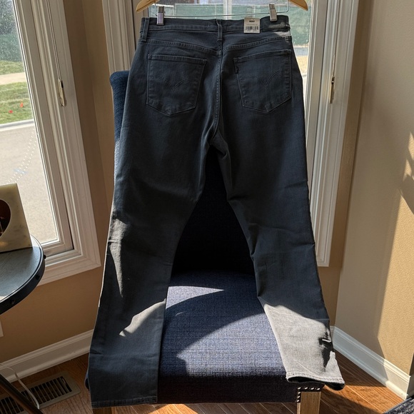 Women’s Gray Levi Jeans - Picture 7 of 7